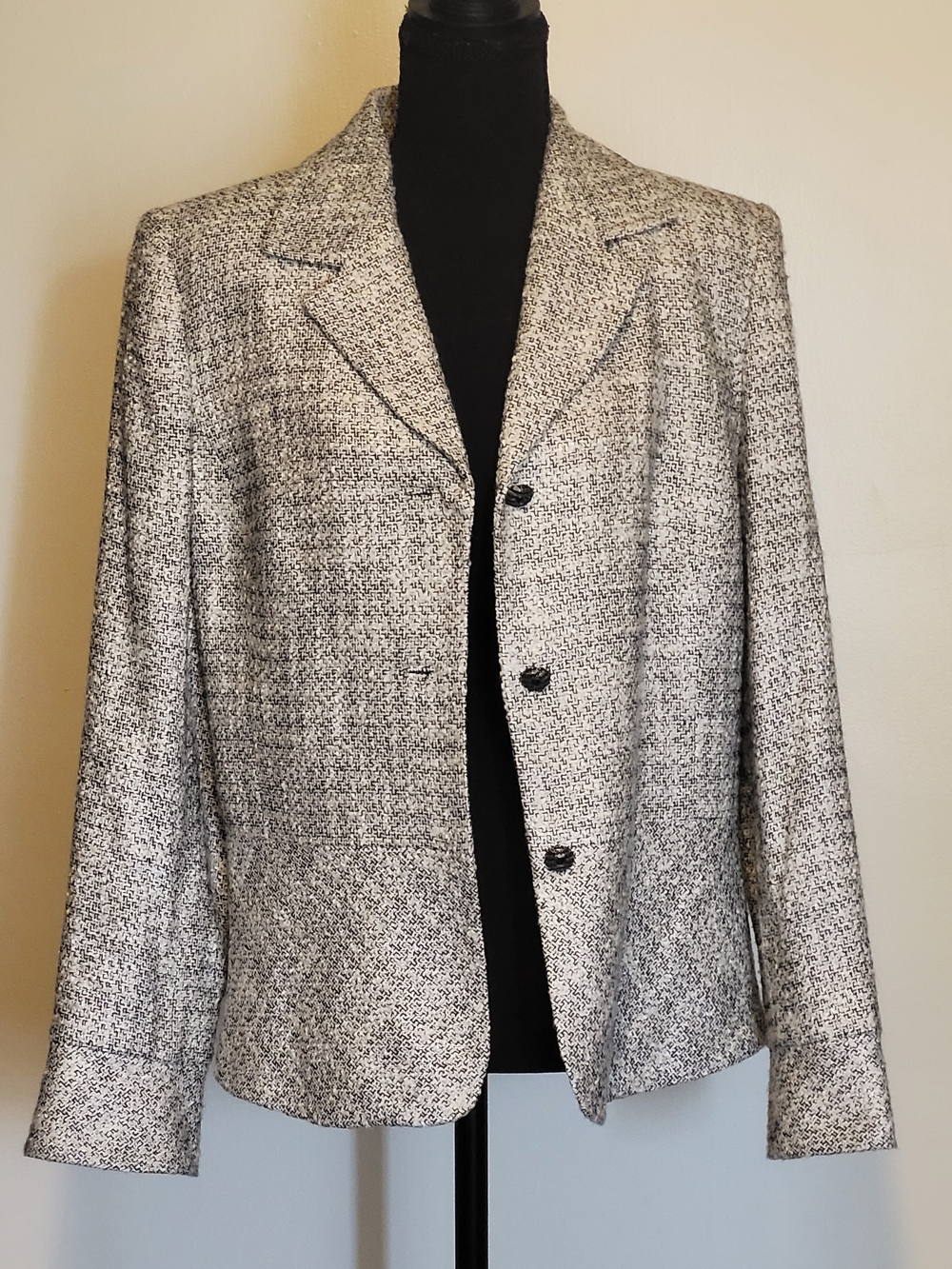 Amanda Smith Suits Blazer Size 10 Black White Textured Tweed Look Jeweled Button